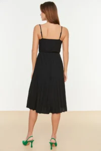 TRENDYOLMİLLA Black Waist Midi Double breasted pleated Adjustable Sleeveless Flexible Knitting Dress - Image 5