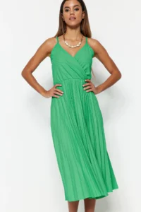 TRENDYOLMİLLA Green Waisted/skater Midi Double breasted pleated Adjustable Sleeveless Knitting Dress - Image 2