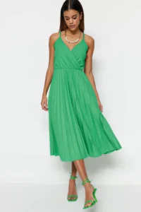TRENDYOLMİLLA Green Waisted/skater Midi Double breasted pleated Adjustable Sleeveless Knitting Dress - Image 5