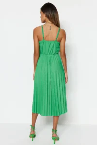 TRENDYOLMİLLA Green Waisted/skater Midi Double breasted pleated Adjustable Sleeveless Knitting Dress - Image 6