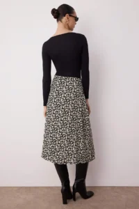 TRENDYOLMiLLA Black Slit Detailed Flower Patterned Viscose Fabric Midi Weaving Skirt - Image 5