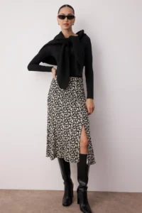 TRENDYOLMiLLA Black Slit Detailed Flower Patterned Viscose Fabric Midi Weaving Skirt - Image 6