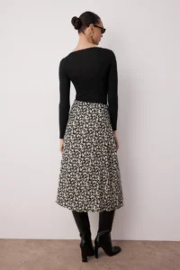 TRENDYOLMiLLA Black Slit Detailed Flower Patterned Viscose Fabric Midi Weaving Skirt - Image 9