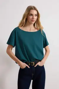TRENDYOLMİLLA Emerald Green 100% Cotton Oversized/Wide Pattern Boat Neck Knitting T-Shirt - Image 3