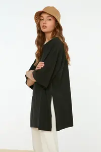 TRENDYOLMİLLA Black Double Sleeve Wide Cut Asymmetric Boyfriend Knitting T-Shirt