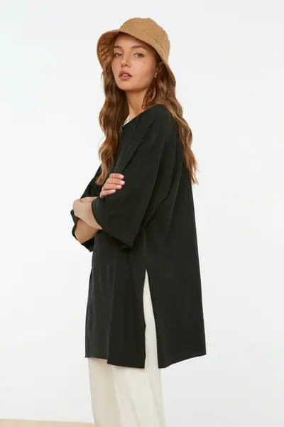 TRENDYOLMİLLA Black Double Sleeve Wide Cut Asymmetric Boyfriend Knitting T-Shirt