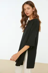 TRENDYOLMİLLA Black Double Sleeve Wide Cut Asymmetric Boyfriend Knitting T-Shirt - Image 3