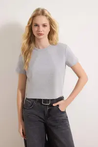 TRENDYOLMİLLA Gray Melange-Black 2 Sets Paket 100% Cotton Crop Crew Neck Knitting T-Shirt - Image 2