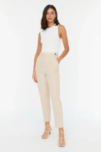 TRENDYOLMİLLA Ecru Crew Neck Crop Blouse - Image 3