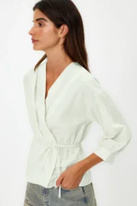 TRENDYOLMİLLA Stone Double breasted Binding Detailed Weaving Blouse - Image 3