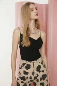 TRENDYOLMİLLA Black Fitted Off-Shoulder Neck Flexible Knitting Blouse - Image 4