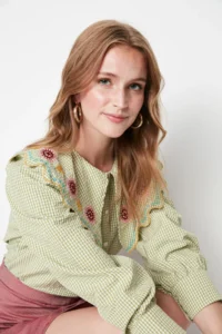 TRENDYOLMİLLA Green Embroidery Detailed seersucker Material Regular Normal Pattern Weaving Shirt - Image 4