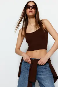 TRENDYOLMİLLA Brown Crop Binding Detailed Blouse-Cardigan Knitwear Set - Image 2