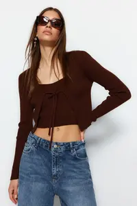 TRENDYOLMİLLA Brown Crop Binding Detailed Blouse-Cardigan Knitwear Set - Image 3