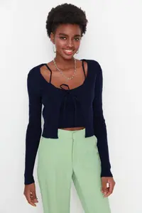 TRENDYOLMİLLA Navy Blue Crop Binding Detailed Blouse-Cardigan Knitwear Set Knitwear Cardigan - Image 2