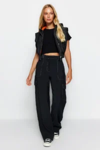TRENDYOLMİLLA Black Cargo Wide Leg Weaving Pants with Contrast Stitching Detail - Image 2