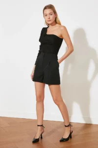 TRENDYOLMiLLA Black pleated Regular Pattern Weaving Shorts