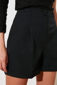 TRENDYOLMiLLA Black pleated Regular Pattern Weaving Shorts - Image 4