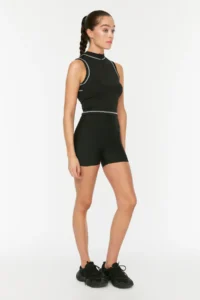 TRENDYOLMİLLA Black Shaping Knitting Sports Shorts/Short Leggings - Image 4