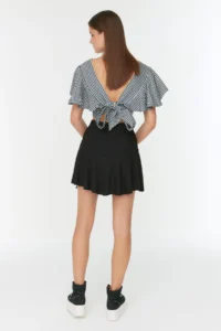 TRENDYOLMiLLA Black Plain Skirt Look High Waist Mini Knitting Shorts - Image 4