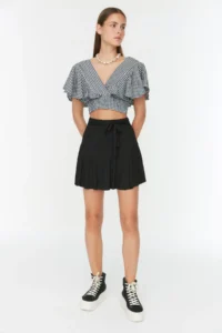 TRENDYOLMiLLA Black Plain Skirt Look High Waist Mini Knitting Shorts - Image 5