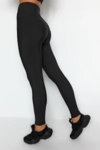 TRENDYOLMİLLA Black Shaping Tam Size Knitting Sports Leggings - Image 2