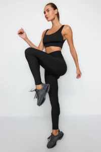 TRENDYOLMİLLA Black Shaping Tam Size Knitting Sports Leggings - Image 4