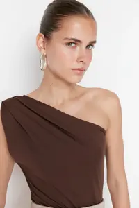 TRENDYOLMİLLA Brown Asymmetric Collar Bottom snaps Flexible Knitting Bodysuit .D.00014 - Image 2