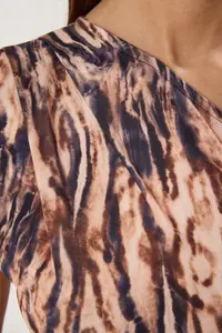 TRENDYOLMİLLA Multicolored Printed Asymmetric Yaka Flexible snaps Knitting BodyTWOSS22B.D.00014 - Image 4