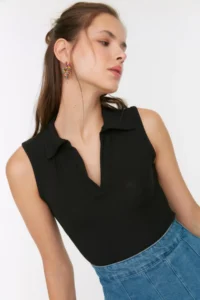 TRENDYOLMİLLA Black Fitted Polo Shirt Collar Crop Flexible Knitting Blouse
