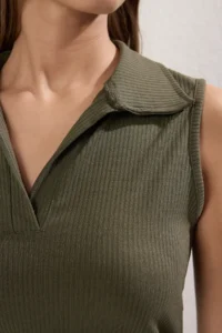 TRENDYOLMİLLA Khaki Fitted Polo Shirt Collar Crop Flexible Knitting Blouse - Image 3