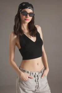 TRENDYOLMİLLA Black Super Crop Back Detailed Thin Blouse