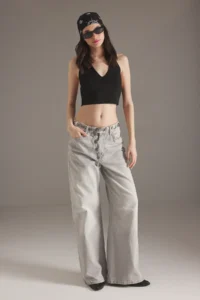 TRENDYOLMİLLA Black Super Crop Back Detailed Thin Blouse - Image 2