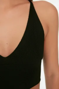 TRENDYOLMİLLA Black Super Crop Back Detailed Thin Blouse - Image 8