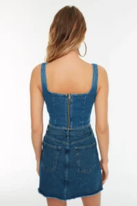 TRENDYOLMİLLA Mavi Stitching Detailed Sleeveless Denim Blouse - Image 5