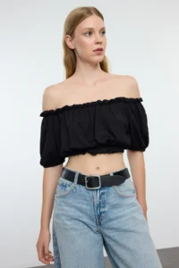 TRENDYOLMİLLA Black Carmen Collar Regular/Normal Pattern Crepe Crop Knitting Blouse