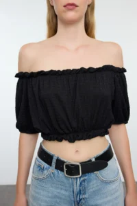 TRENDYOLMİLLA Black Carmen Collar Regular/Normal Pattern Crepe Crop Knitting Blouse - Image 3