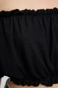 TRENDYOLMİLLA Black Carmen Collar Regular/Normal Pattern Crepe Crop Knitting Blouse - Image 4