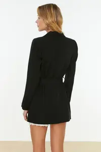 TRENDYOLMİLLA Black Regular Lined Weaving Blazer Jacket - Image 5