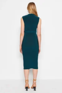 TRENDYOLMİLLA Emerald Green Body-Fitting Sleeveless Drape Detailed Arched Midi Flexible Knitting Pen Dress - Image 6