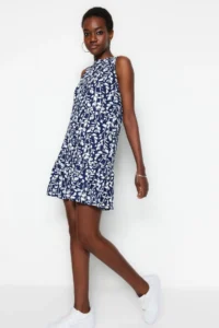 TRENDYOLMİLLA Indigo Floral Printed Zero Sleeve with flywheel shift/Plain Mini Flexible Knitting Dress - Image 2