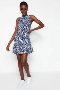 TRENDYOLMİLLA Indigo Floral Printed Zero Sleeve with flywheel shift/Plain Mini Flexible Knitting Dress - Image 3