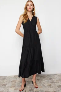 TRENDYOLMİLLA Black V-neck Sleeveless A-line Maxi Knitting Dress - Image 3