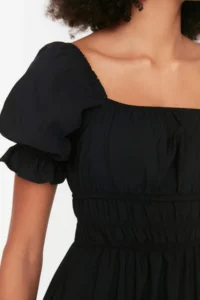TRENDYOLMİLLA Black skater/Balloon Sleeve Lined Midi Weaving Dress - Image 5