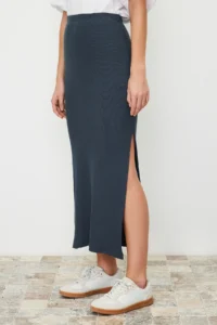 TRENDYOLMİLLA Open Anthracite Slit Detailed Body-Fitting High Waist Ribbed Flexible Maxi Knitting Skirt - Image 4