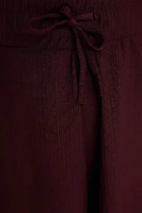 TRENDYOLMiLLA Burgundy Rahat Kesim Regular Waist Crepe/textured Knitting Shorts - Image 5