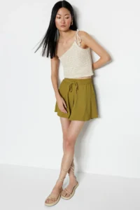 TRENDYOLMiLLA Yağ Green Relaxed Cut Regular Waist Crepe/textured Knitting Shorts