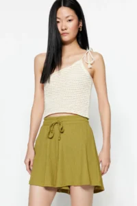 TRENDYOLMiLLA Yağ Green Relaxed Cut Regular Waist Crepe/textured Knitting Shorts - Image 2
