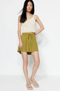 TRENDYOLMiLLA Yağ Green Relaxed Cut Regular Waist Crepe/textured Knitting Shorts - Image 3