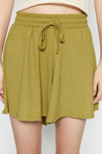 TRENDYOLMiLLA Yağ Green Relaxed Cut Regular Waist Crepe/textured Knitting Shorts - Image 4